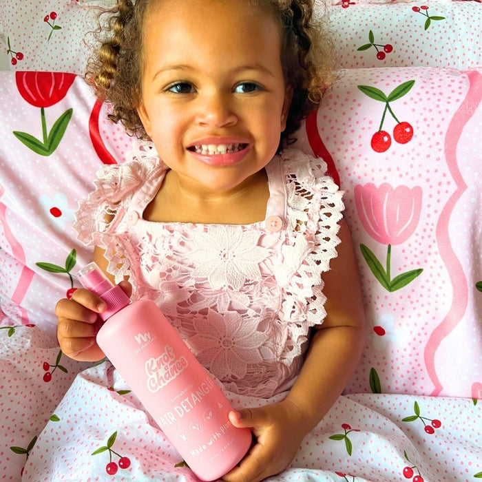 No Nasties Kids Hair Detangling Spray Strawberry 250ml lifestyle image 3